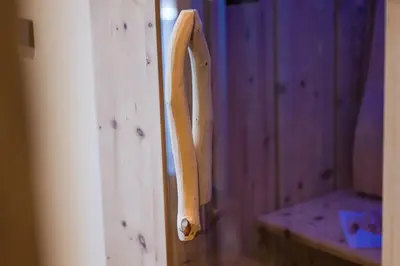 a wooden door handle on a wooden wall at Apartsuites Rosengarten in Lagundo