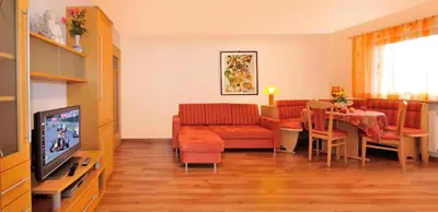 a living room with a couch and a table at Stoanpeppelehof in Naz-Sciaves