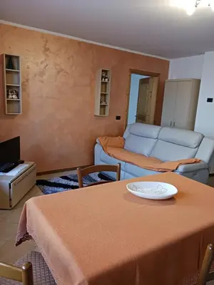 a living room with a table and a couch at Rosa e Margherita in Brez