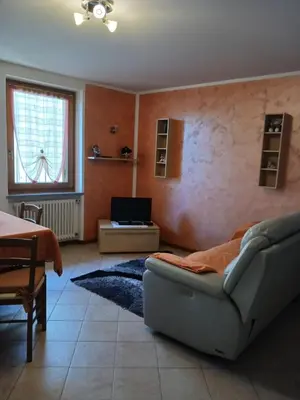 a living room with a couch and a laptop computer at Rosa e Margherita in Brez